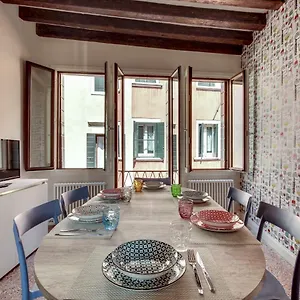 Rugabella Rialto Deluxe By Wonderful Italy , Venice Italy